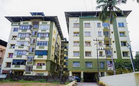 2 Bhk Furnished Flat - 200 M To Guruvayur Temple - For Families Only